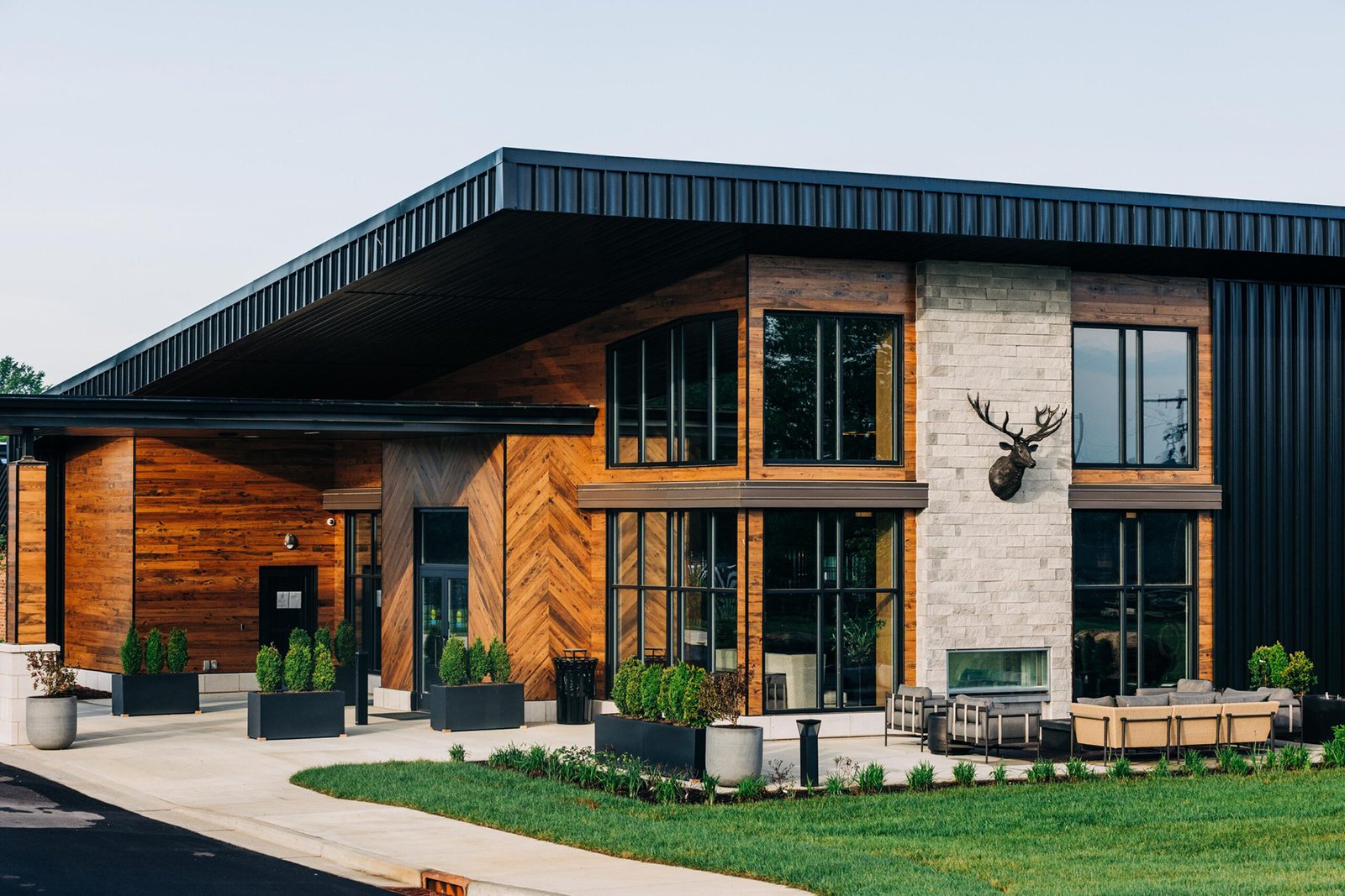 A One-of-a-Kind Stay in the Heart of Bourbon Country: Discover The Trail Hotel in Bardstown, KY - Next Post Image